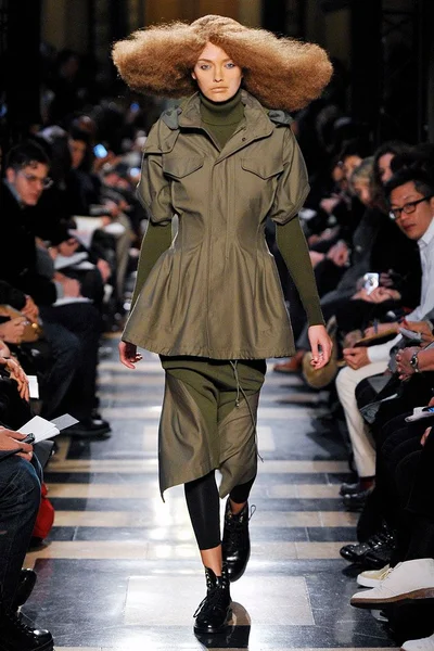 Look 18